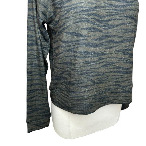 NWT Beyond Yoga Women's Olive Green Camo Crewneck Sweatshirt Relaxed Size L - Picture 4 of 10